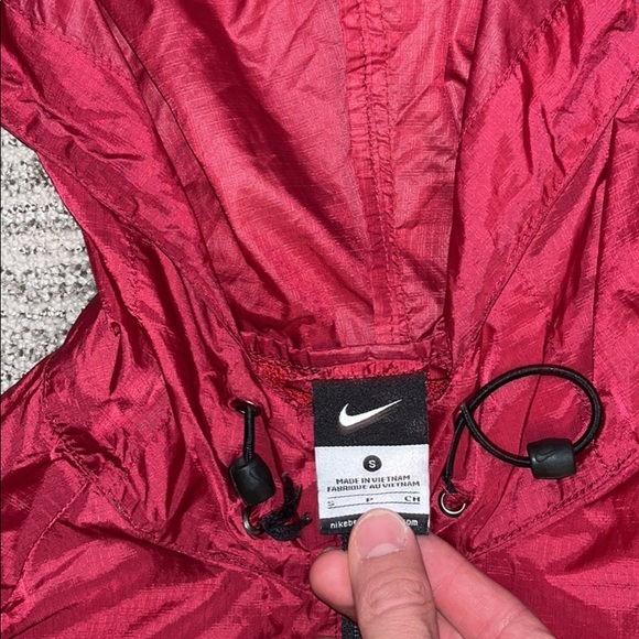 Red Nike wind breaker jacket - Picture 3 of 6